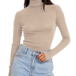 Trendy Queen • Turtleneck Long Sleeve Shirt NWT